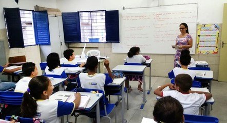 Confedera&ccedil;&atilde;o orienta munic&iacute;pios a reajustar sal&aacute;rio de magist&eacute;rio de acordo  com condi&ccedil;&otilde;es de cada local - Not&iacute;cias - R7 Bras&iacute;lia