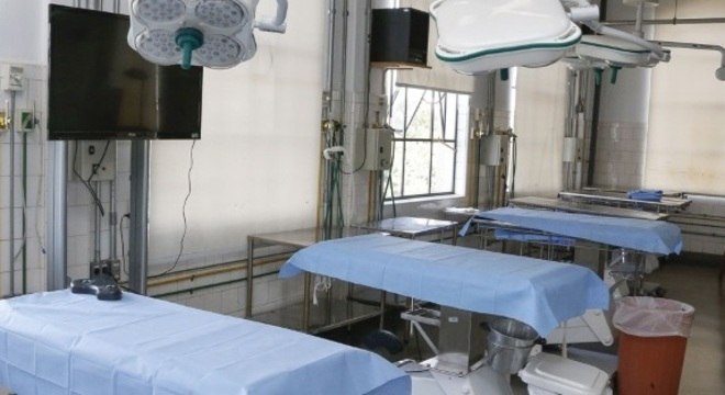 Cirurgia combina ultrassom e endoscopia para fazer drenagem e colocar prótese no fígado