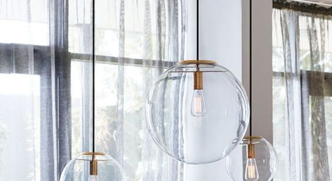 Sala de estar com a cor do ano