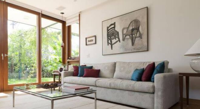 sala de estar com cores neutras