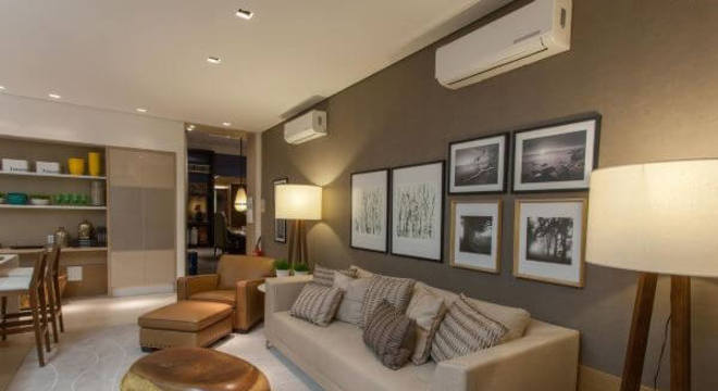 Sala de estar com cores neutras