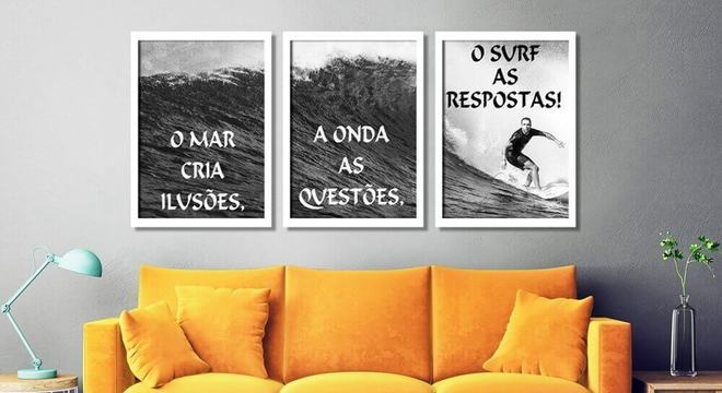Sala de estar com decoração descontraída e quadros grandes