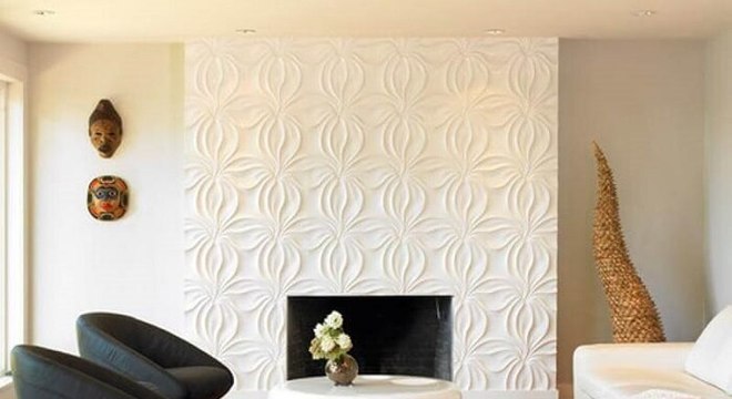 Sala de estar com lareira revestida em placa de gesso 3D
