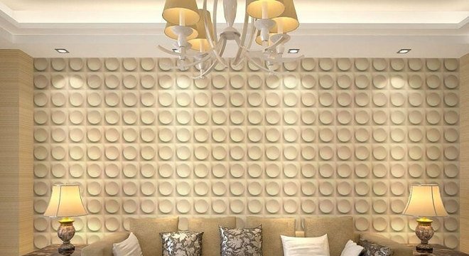 Sala de estar com parede revestida por placa de gesso 3D com desenho redondo