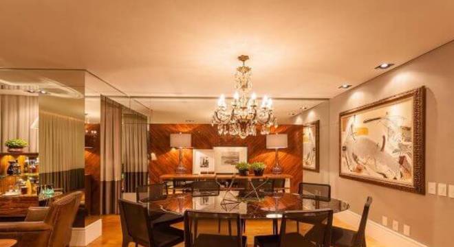 sala de jantar com mesa de jantar redonda 