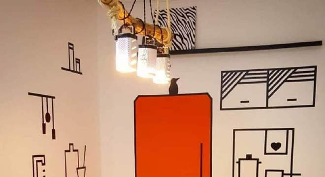 sala de jantar moderna decorada com fita isolante preta 