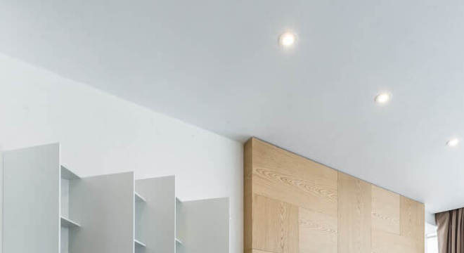 sala moderna decorada com rack com painel para TV