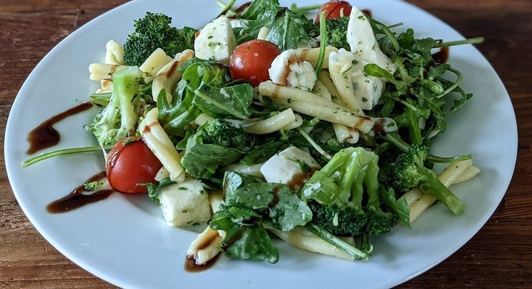 Hortaliças verde-escuras são ricas em ferro e, incluídas na alimentação, podem evitar  anemia