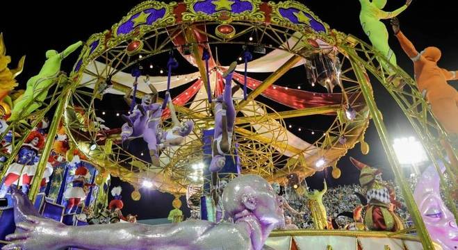 Salgueiro recriou um circo para homenagear o primeiro palhaço negro do Brasil