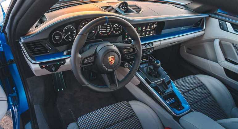 Interior do Porsche 911 Sally Special também conta com acabamento na cor azul Sally Blue Metallic