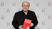 Escritor britânico Salman Rushdie é esfaqueado em evento no oeste de Nova York