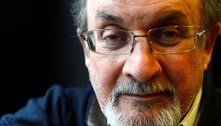Jornal iraniano diz que ataque a Salman Rushdie é uma 'conspiração americana'
