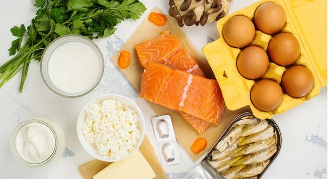 Peixes gordurosos e derivados do leite estão entre as principais fontes de vitamina D na alimentação — mas as dietas modernas são pobres nela, alertam especialistas