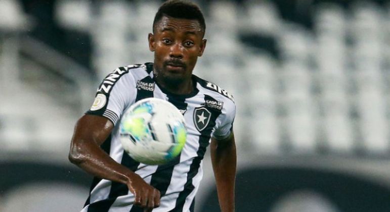 Salomon Kalou (atacante - 36 anos - Costa do Marfim): Com carreira vitoriosa na Inglaterra atuando pelo Chelsea, Kalou é ídolo da seleção marfinense. Ele estreou em 2007, tem 97 jogos e 28 gols marcados. Em 2020, chegou ao Botafogo, mas não atingiu as expectativas. Desde então está sem clube.