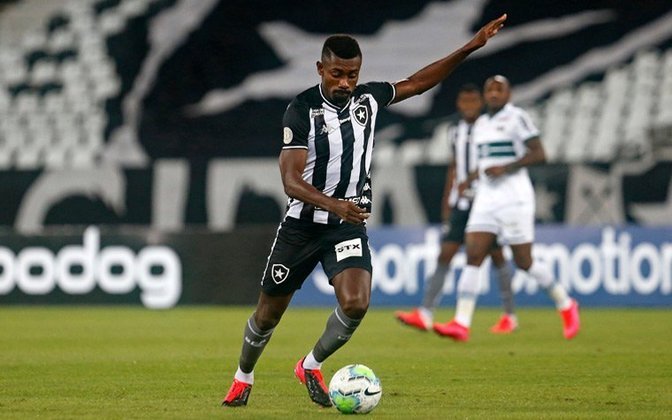 Salomon Kalou (atacante) - 36 anos - Sem clube desde abril de 2021 - Último clube: Botafogo - Valor de mercado: R$7,11 milhões