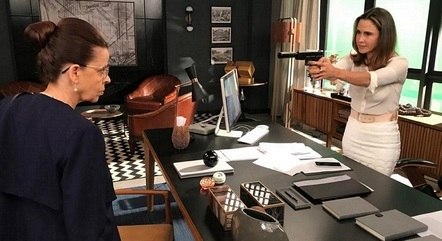 Cristina Pereira e Guilhermina Guinle em cena de “Salve-se Quem Puder”