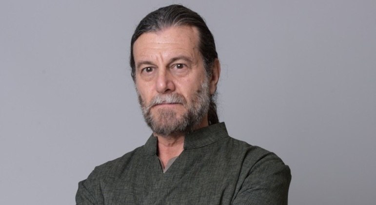 Roberto Birindelli venceu o Prêmio Contigo! 2022 pela atuação como Samuel em Reis