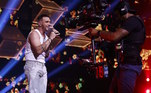 She Will Be Loved — Maroon 5Com o timbre bastante parecido ao de Adam Levine, San Oliver apresentou o hit que retrata a história de uma mulher que passou por problemas na vida e que está a procura de alguém que a ame. A música é uma verdadeira prova de amor, mostrando que o 'narrador' está disposto a passar todos os dias ao lado dela. Tão romântico!