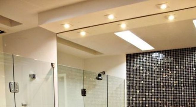 sanca de isopor - banheiro com sanca 