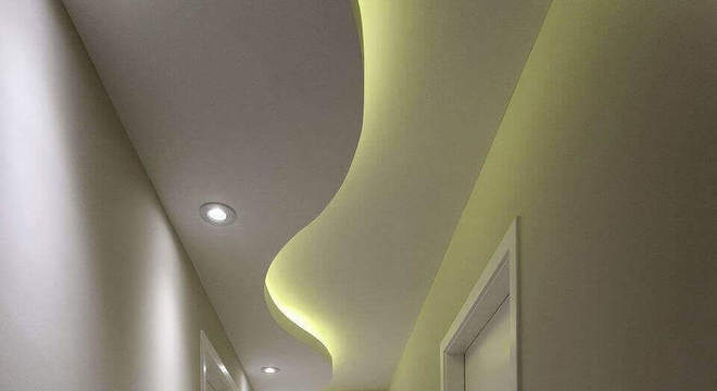 sanca de isopor - corredor neutro com sanca curva 