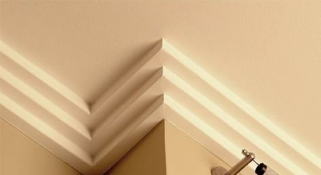 sanca de isopor - parede com moldura de isopor 