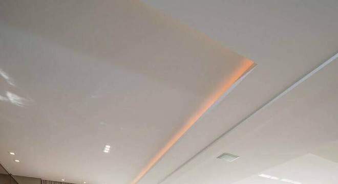 sanca de isopor - sala de estar grande com sanca 