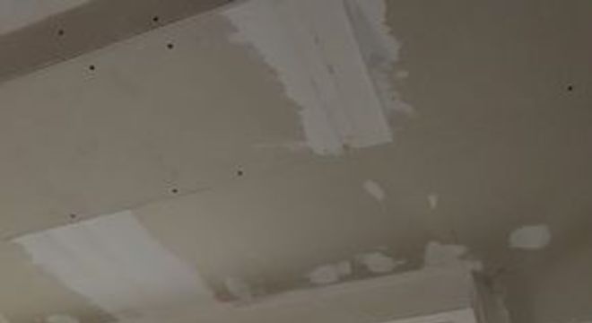 sanca de isopor - sanca sendo instalada 