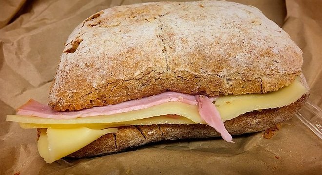Alimentos que fazem parte da dieta cotidiana da maioria das pessoas est&atilde;o fora do card&aacute;pio de Debbie - muitas vezes por mais de um motivo

