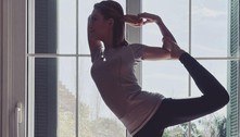 Sandy surpreende com flexibilidade ao fazer posição complexa de ioga