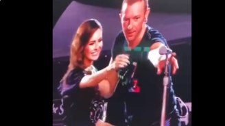 Com Sandy de novo no palco, fãs do Coldplay pagam mico  (Reprodução/Redes Sociais - 18.03.2023)