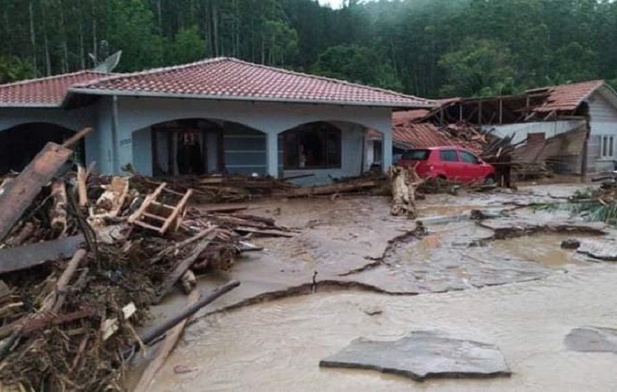 Achei que a cidade fosse derreter' diz prefeito de Bombinhas sobre os  estragos da chuva, Santa Catarina