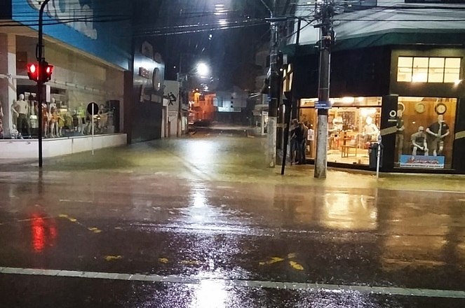 Achei que a cidade fosse derreter' diz prefeito de Bombinhas sobre os  estragos da chuva, Santa Catarina