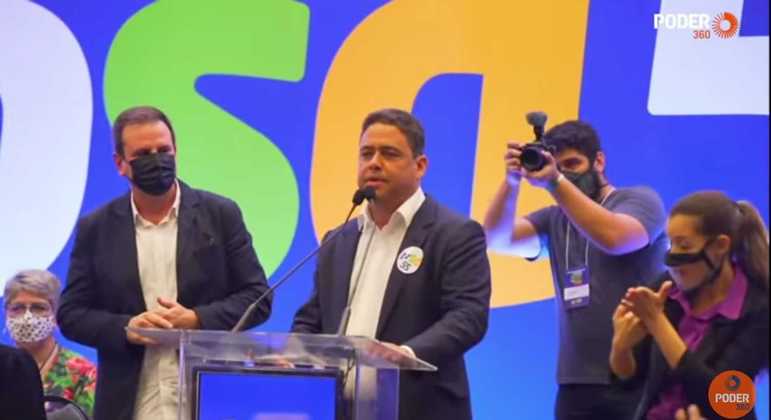 Prefeito do Rio, Eduardo Paes, ao lado do presidente da OAB, em convenção do PSD, no Rio