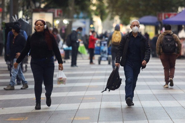 No Hemisfério Sul e perto do Brasil, Santiago, no Chile, terá um dia gelado, com mínima de 8°C. A máxima da capital chilena, porém, fará bem aos mais calorentos, com temperaturas que chegarão aos 22°C