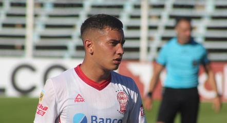 Santiago Hezze em partida pelo Huracán