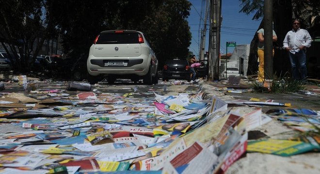 Panfletos terão de parar de ser distribuídos na véspera da votação