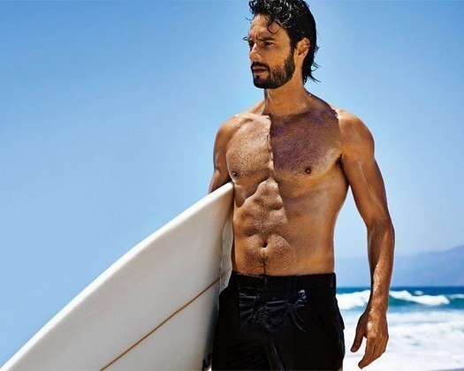 Rodrigo Santoro, que já era dono de uma carreira reconhecida no Brasil, também vem construindo uma trajetória fora do país. O astro acumula trabalhos no exterior e desponta como um dos maiores representantes do Brasil. O ator participou de longas como As Panteras, Simplesmente Amor, 300, Che, O Golpista do Ano, Recém-Formada e O que Esperar Quando Você Está Esperando