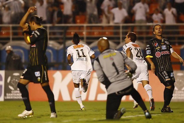 Santos 3 x 1 Deportivo Táchira (VEN) – O Santos confirmou a sua classificação às oitavas de final da Libertadores, venceu os venezuelanos do Táchira por 3 a 1, no Pacaembu. Neymar, Jonathan e Danilo marcaram. 