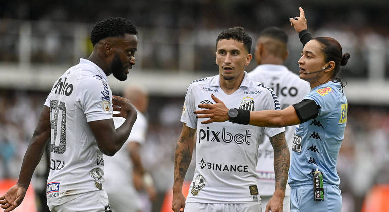 Santos chega à última rodada com chance de classificação
