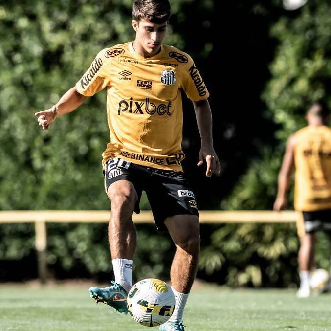 Gabriel Pirani em treino pelo Santos no CT Rei Pelé