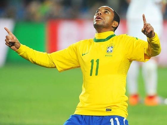 Santos - Copa do Mundo de 2010 - gol de Robinho (atacante) em Brasil 1 x 2 Holanda - Quartas de final 