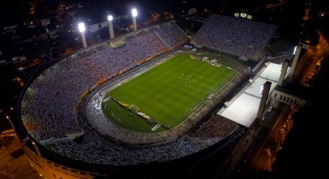 Partida entre Corinthians e Santos é marcada por insegurança em estádio