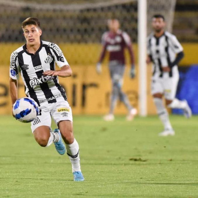 Gabriel Pirani tenta lance pelo Santos no duelo travado na altitude de Quito 