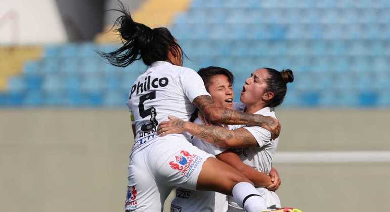 Paulistão Feminino: Santos goleia Portuguesa e assume vice