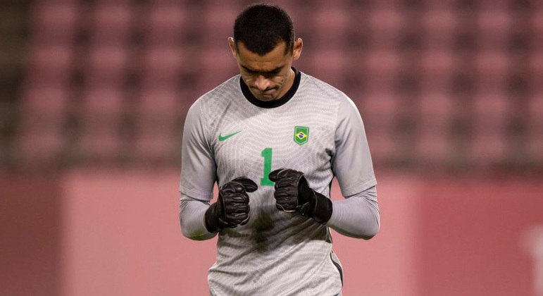 SANTOS - Goleiro na Olimpíada, foi decisivo na campanha (inclusive pegando pênalti na semifinal). O jogador de 31 anos já havia recebido oportunidades com Tite anteriormente.