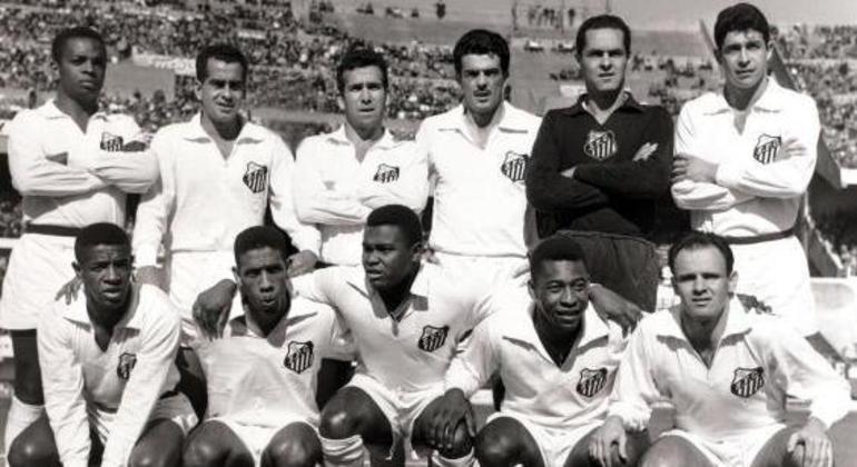10º SantosNúmero de títulos: 2 (1962 e 1963)País: Brasil