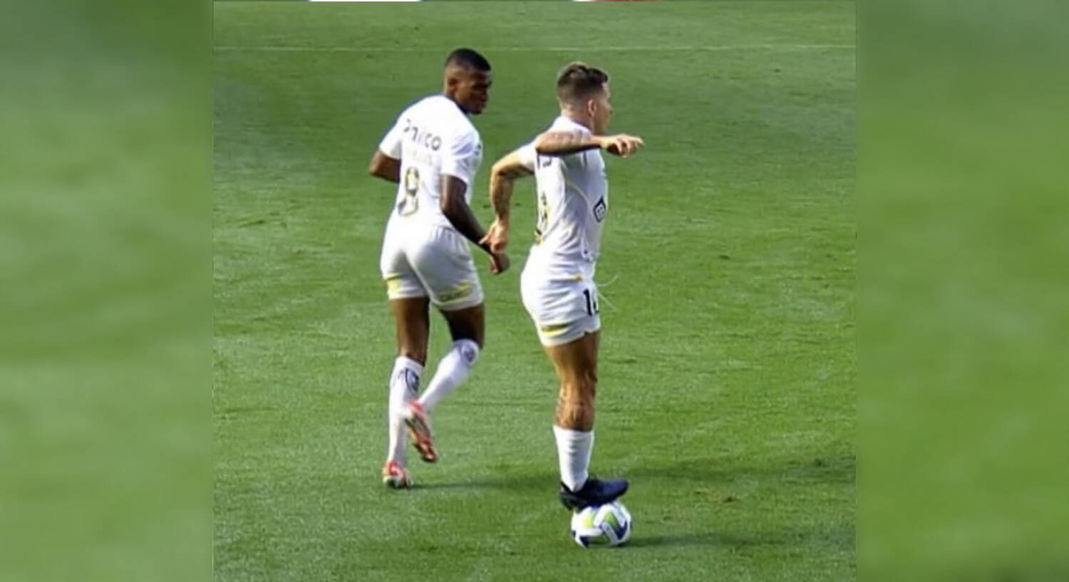 Santos assina pré-contrato com lateral-esquerdo do Vasco - Lance!