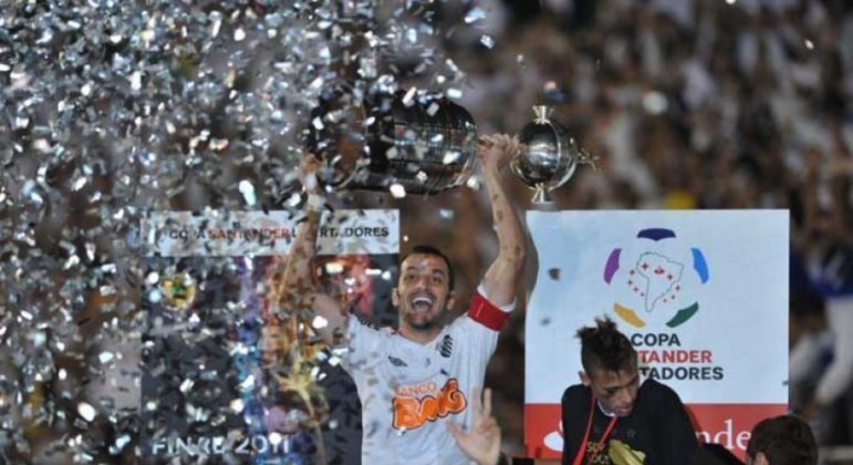 Santos (três títulos): 1962, 1963 e 2011 (foto)