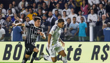 Corinthians vence clássico contra o Santos em jogo encerrado após torcida jogar bombas no gramado 