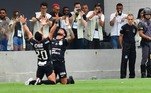 Após ter um gol anulado após análise do VAR, Yuri Alberto aproveitou bola sobrada na área e mandou de cabeças para o fundo das redes de João Paulo para abrir o placar. Corinthians 1 a 0